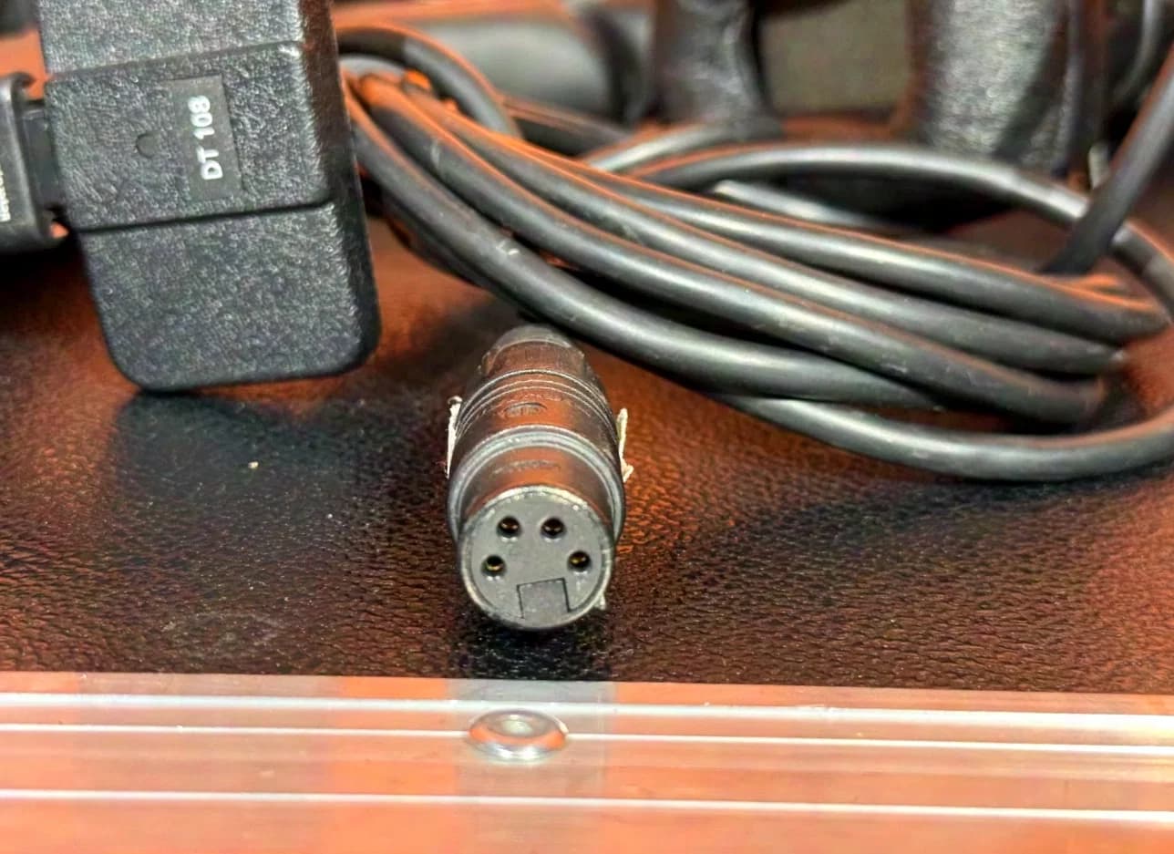 beyerdynamic DT108 Single-Ear Headphones with Dynamic Microphone