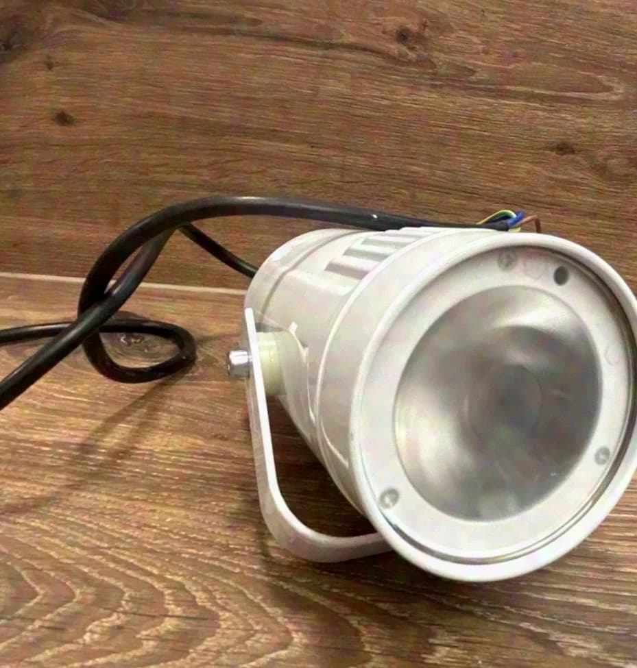 cameo CLGS15RGBWWH Cameo UV1F1.4 LED/ UV Floorspot RGBW, manually pan/ tilt, bracket