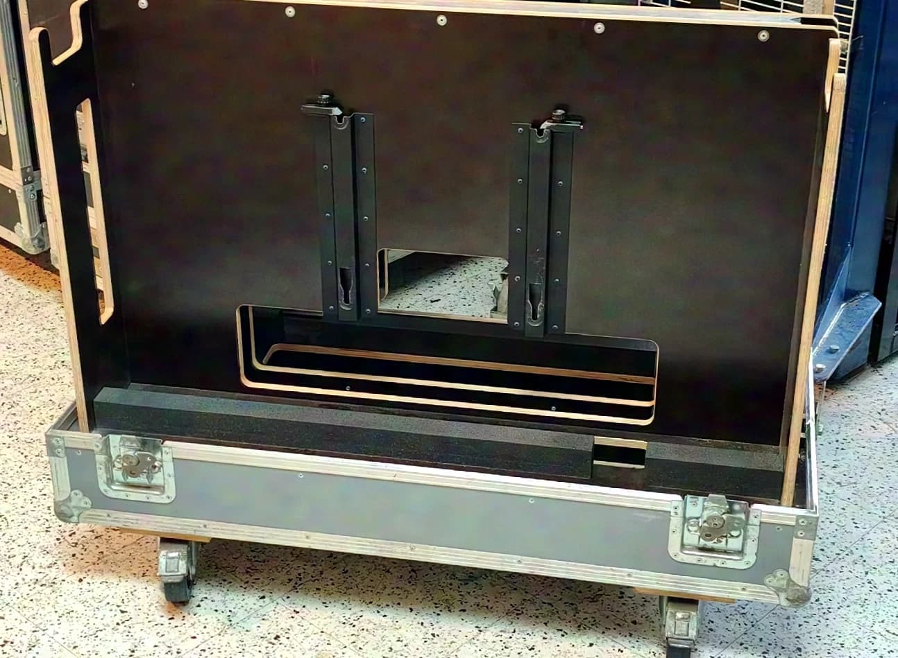 casetec casetec Scissor-hinge hood double display case for 2× 46 NEC" displays or other models, completely convertible, total 23 pcs