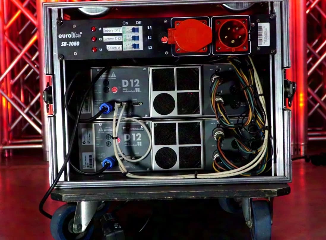 d&b Amprack with two D12 amplifiers, D12 Distributor V2.0 and DSV 32A incl. rack case