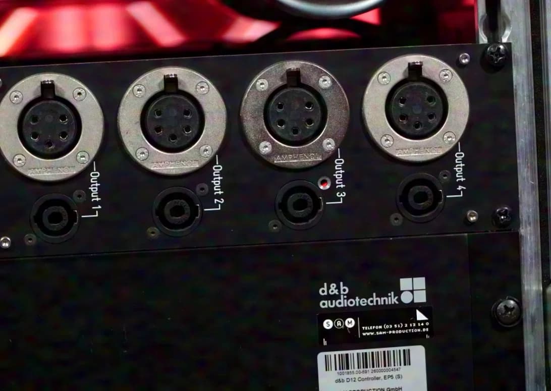 d&b Amprack with two D12 amplifiers, D12 Distributor V2.0 and DSV 32A incl. rack case