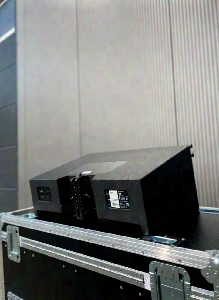 d&b audiotechnik V8 loudspeaker