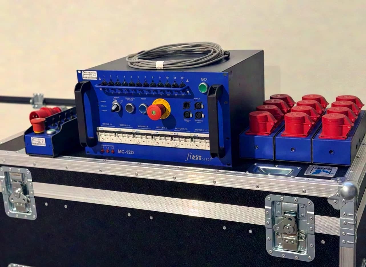 fiRSTstage SRS Rigging MC-12D 12-channel motor controller incl. remote control & CEE distributor