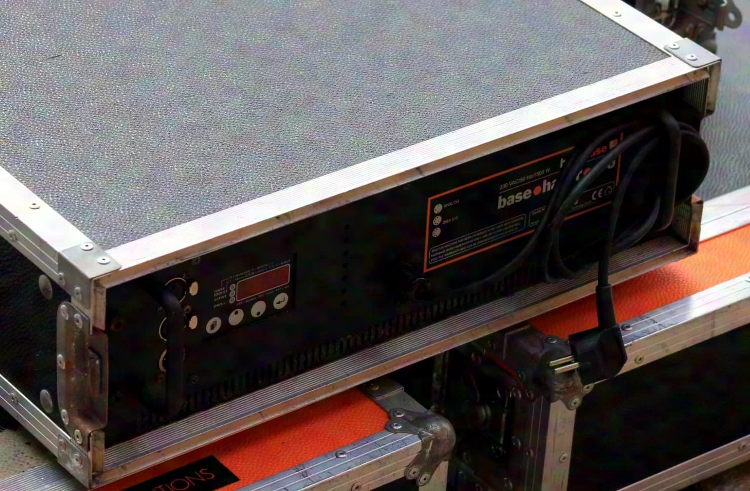 hazebase Base Hazer Pro Cased 1500 W haze machine incl. amptown Case incl. flying frame