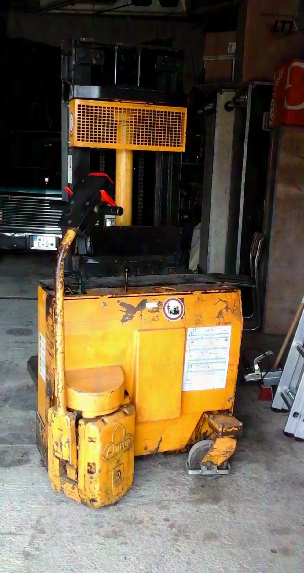 Jungheinrich Ameise pallet stacker