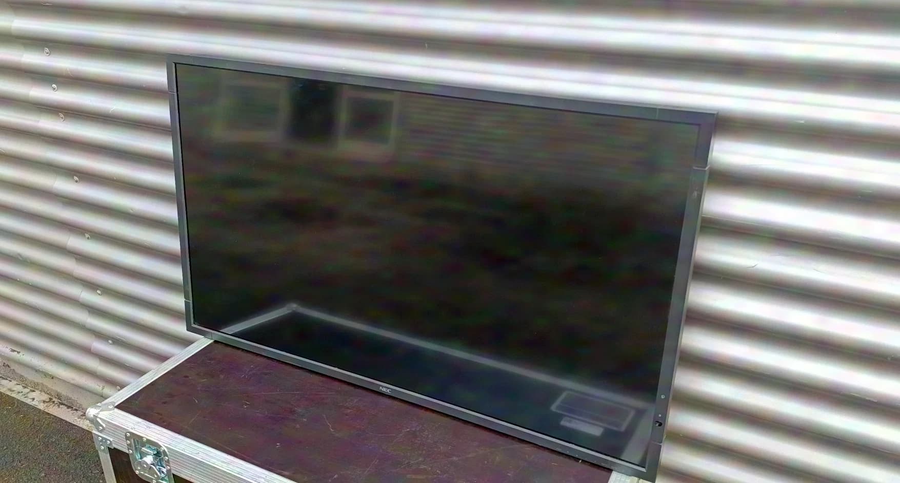 several NEC MultiSync V423 42" displays