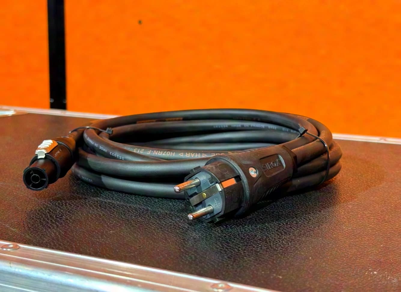 stagebrands PowerCON TRUE1 mains cable black, 5m, TITANEX 3G2,5