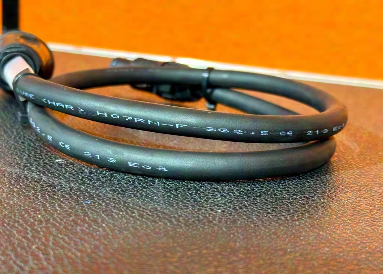 stagebrands PowerCON TRUE1 power cable black - Schuko/TRUE 1, 1m, 3G2,5