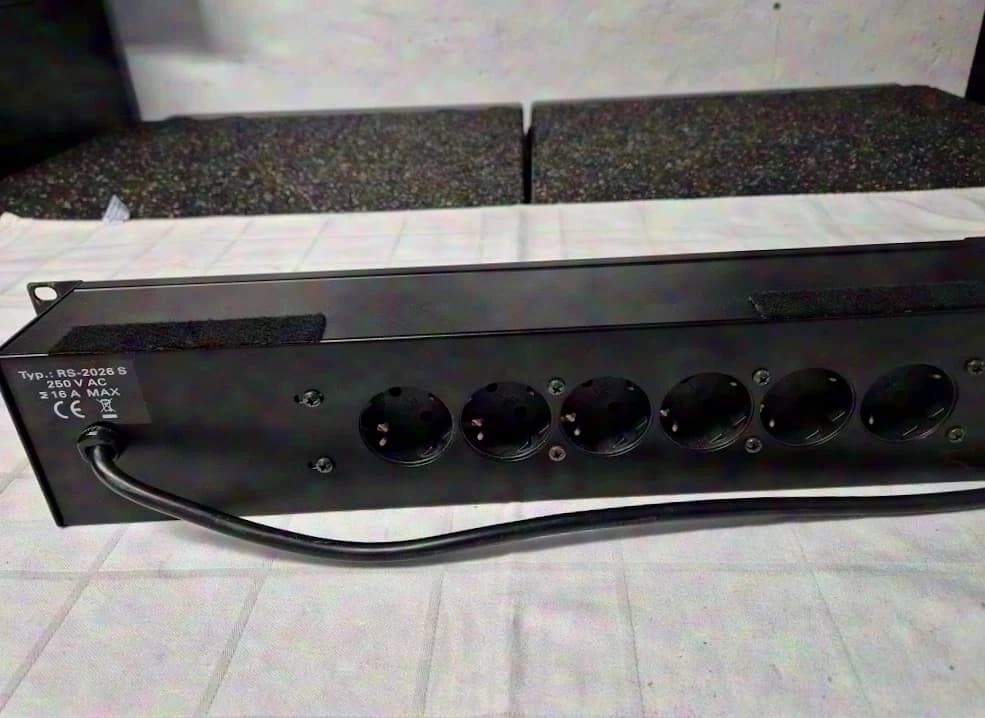 the t.racks 19" Rack Power Supply