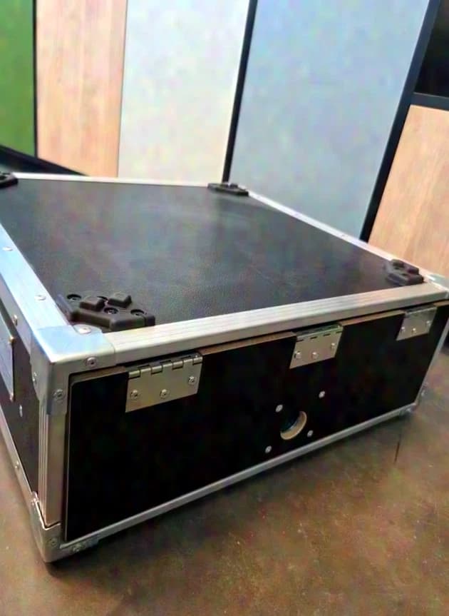 trend interior GmbH 2 pcs. Flightcases 3HE Sliding Door Rack 57 shockmount,RS vo. +hi.