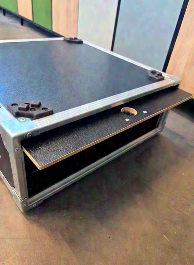 trend interior GmbH 2 pcs. Flightcases 3HE Sliding Door Rack 57 shockmount,RS vo. +hi.