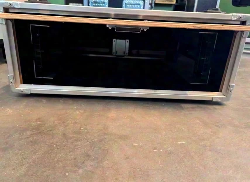 trend interior GmbH 2 pcs. Flightcases 3HE Sliding Door Rack 57 shockmount,RS vo. +hi.