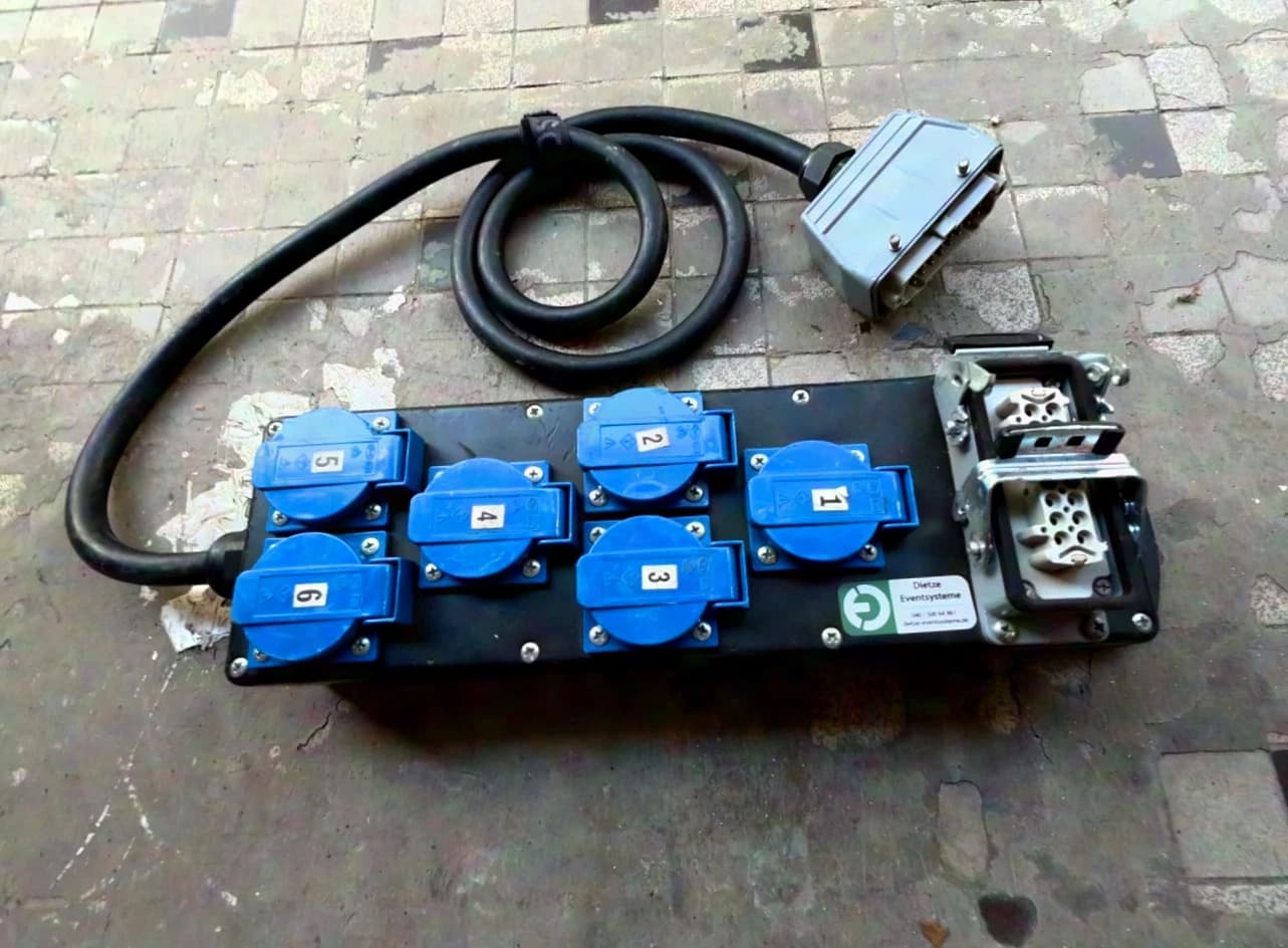 unknown HAN 16 Plugbox with cable and pass-through to 6 x Schuko, rubber distributor