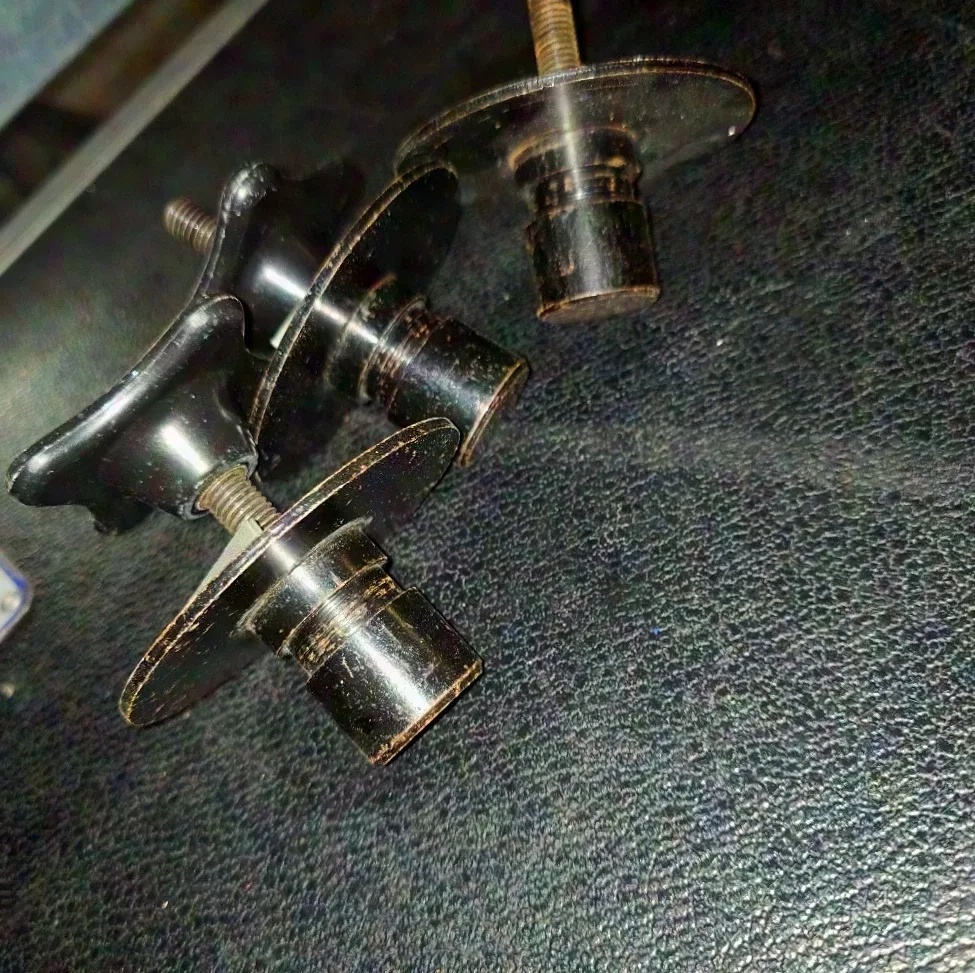 3 compact TV spigots for lighting stands