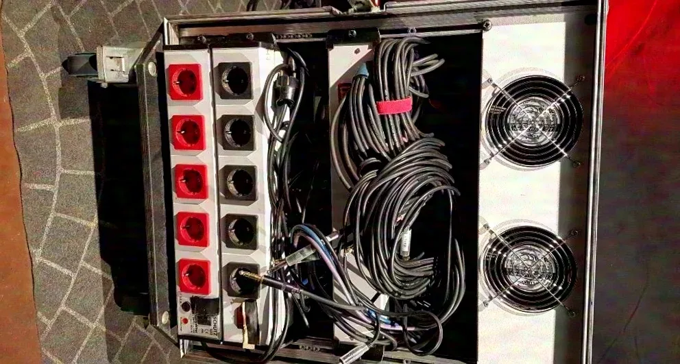 BSS - DBX - APart - Behringer FX - Analog Effects Rack Sideboard - Analog