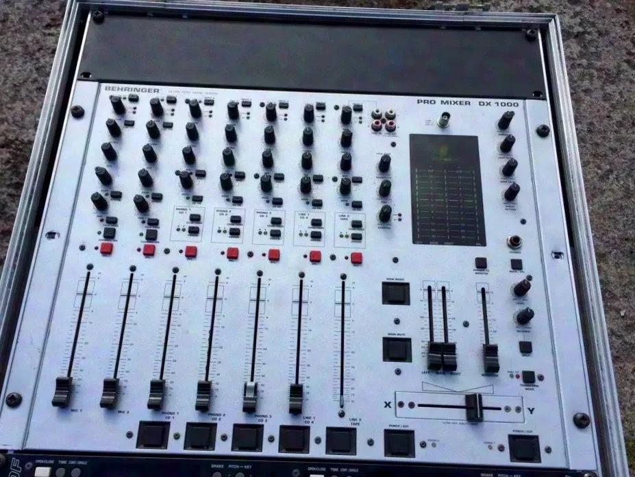 Behringer DX1000