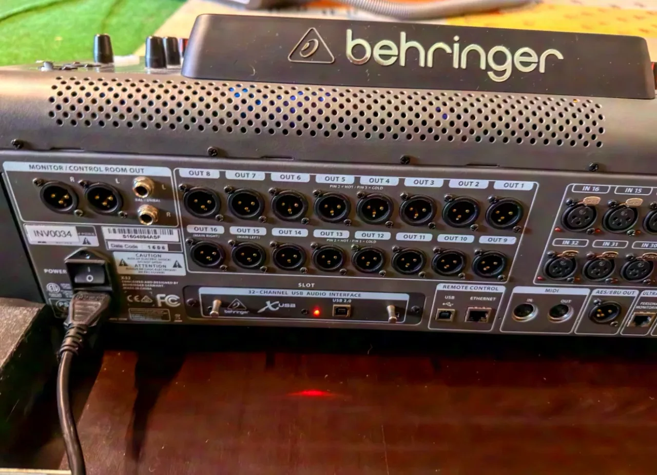 Behringer X32 Fullsize with accessories