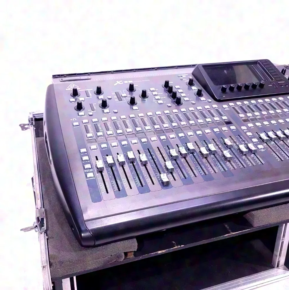 Behringer X 32 Full Size in ML Tourcase