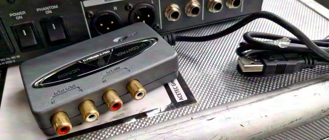 Behringer Xenyx 1204 Mixer incl. Case