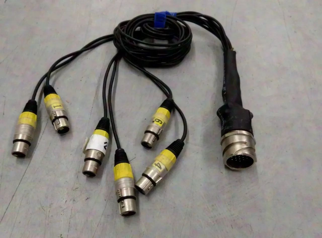 Cacom /L-acoustics DOMF-Adapter Cacom male to 6x XLR female