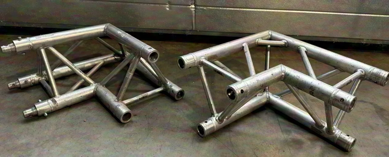 Global-, Euro- und Fix Truss, FD33 three-point truss, 90° corner, 1 chord on top