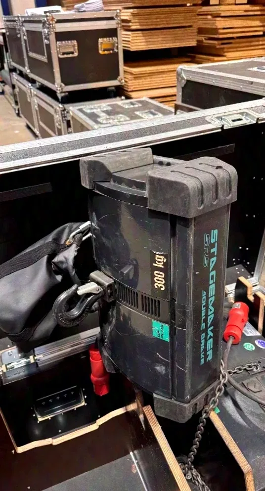 Stagemaker Stagemaker D8+ motor chain hoists without inspection - used