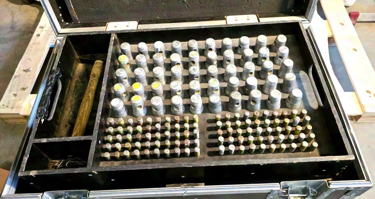 Truss Support Case Flight Case with 500 Pins, 250 Truss Connectors/Cones and Accessories