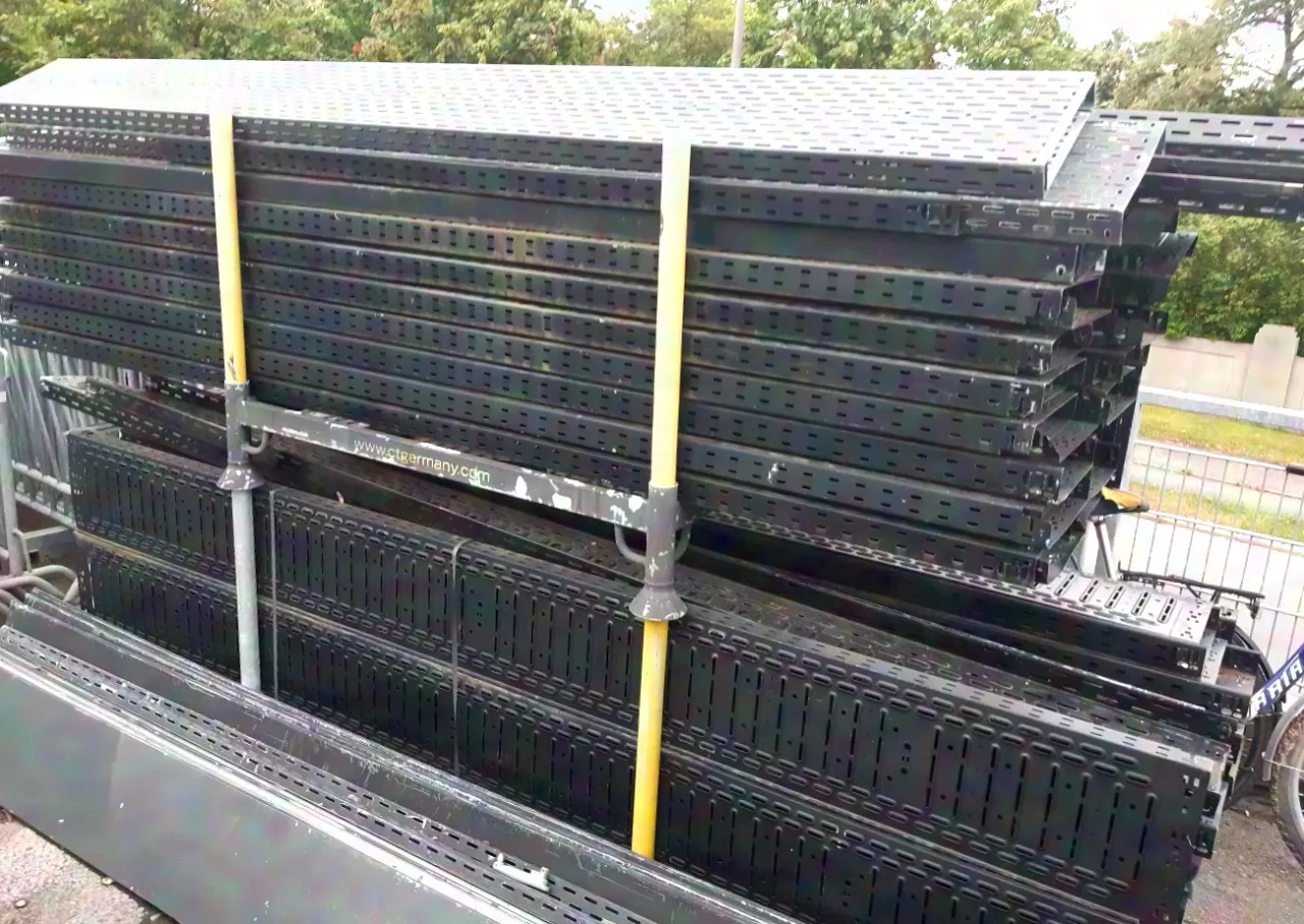 Unknown Steel Cable Trays, Galvanized and Powder-Coated, 3 m Long, 300 mm Wide, 60 mm Edge Height