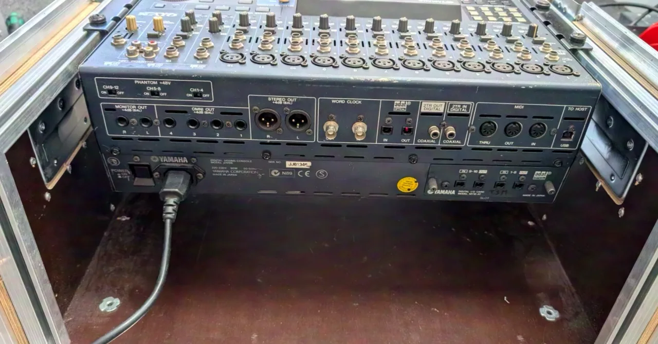 Yamaha 01V96 V2 Digital Mixing Console