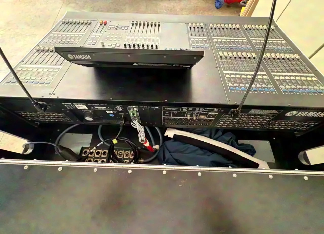 Yamaha M7CL-48 V3 Digital Mixing Console (optional Dante)