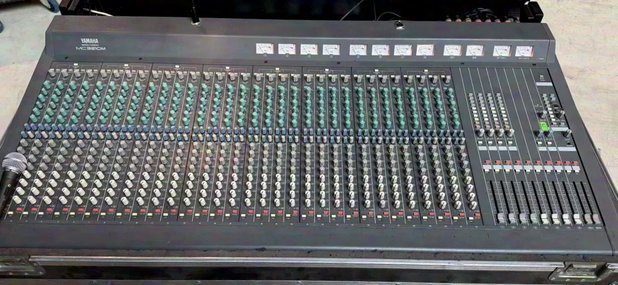 Yamaha M-3210 32-Channel Monitor Mixing Console, Flight Case, Accessories