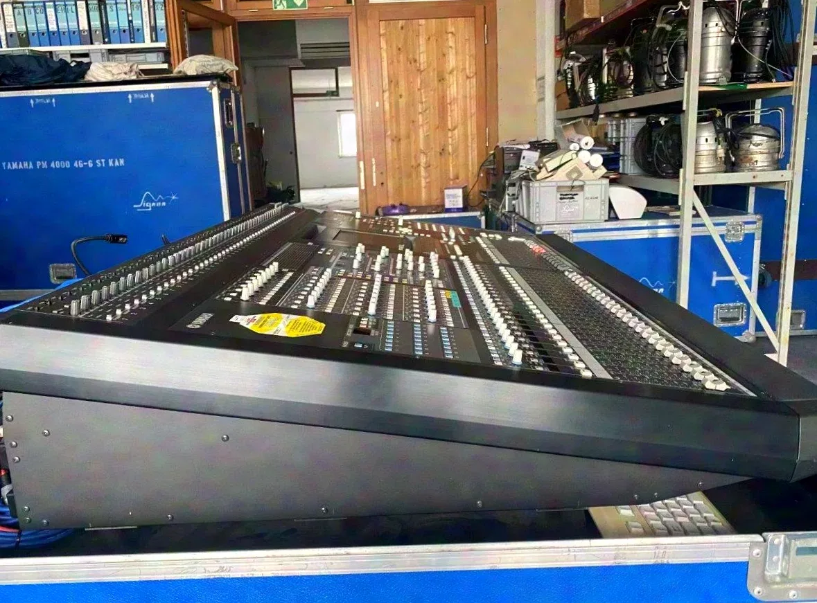 Yamaha PM5D digital mixing console incl. case
