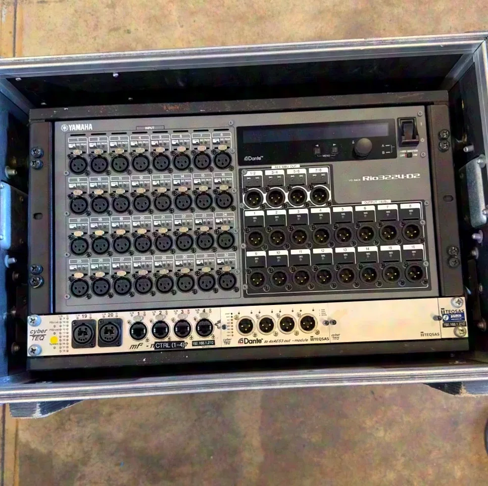 Yamaha Rio3224-D2 in 19" rack