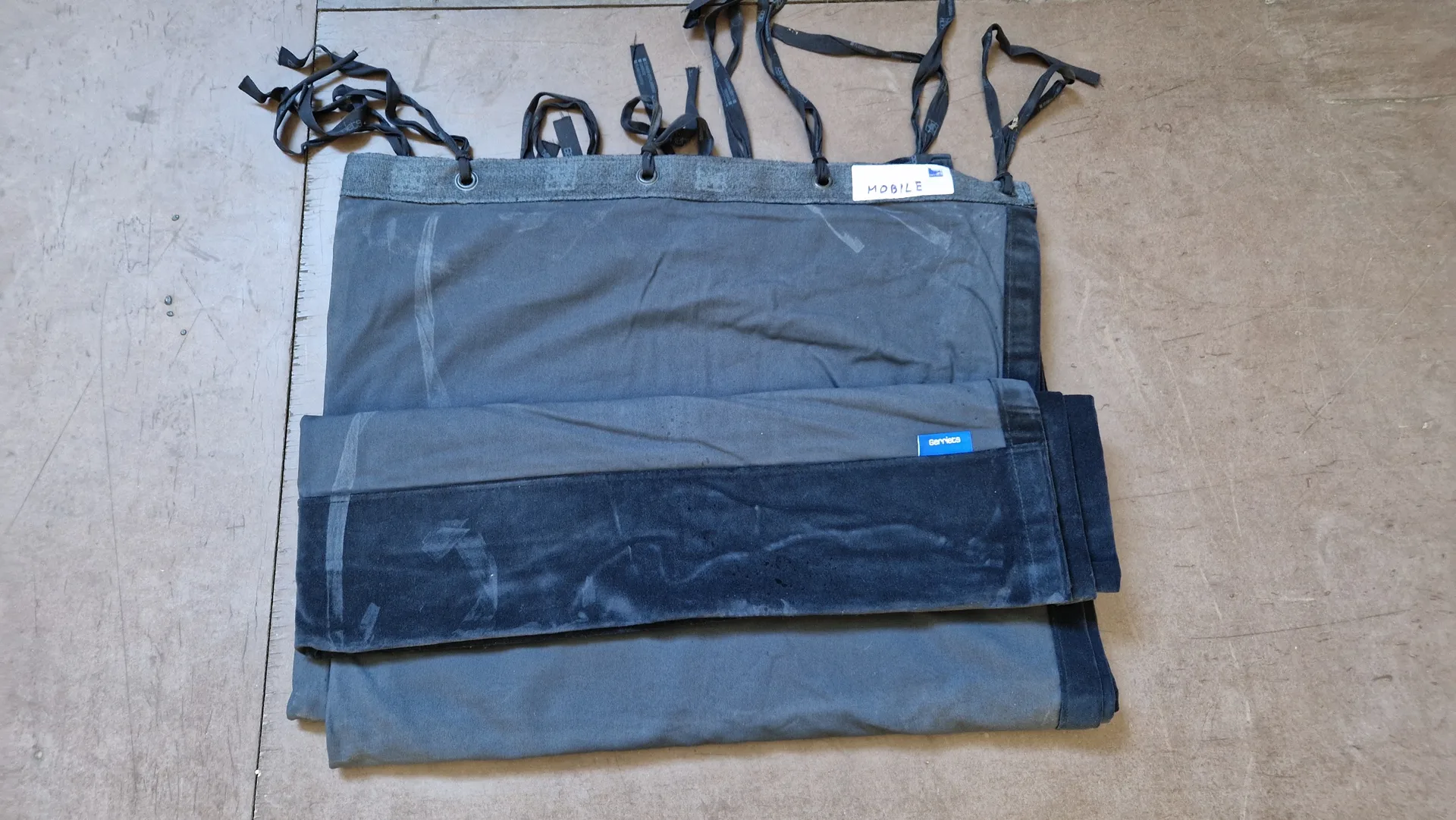 Black velvet stage curtains 4m35 x 2m