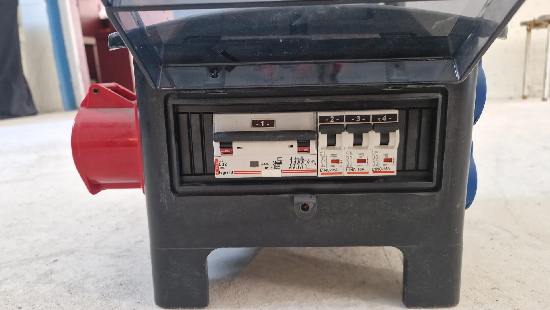 P17 32A electrical box