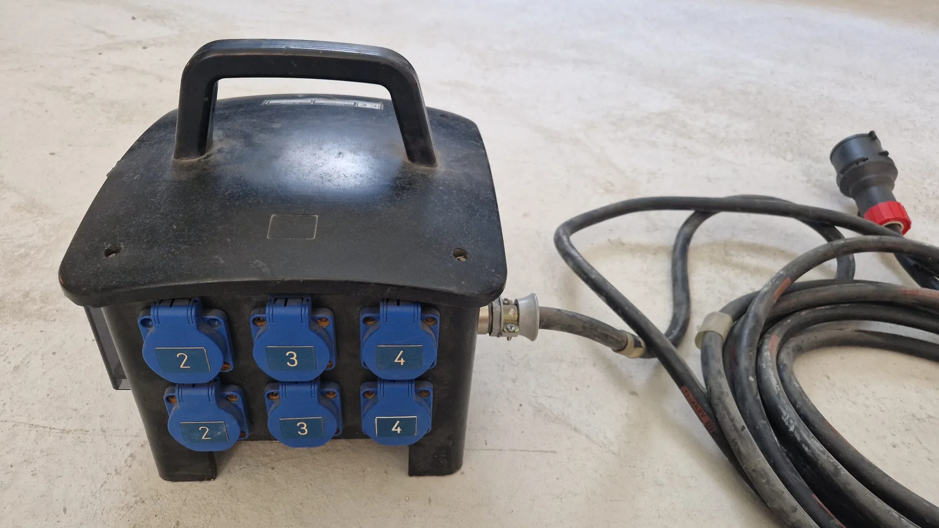 P17 32A electrical box