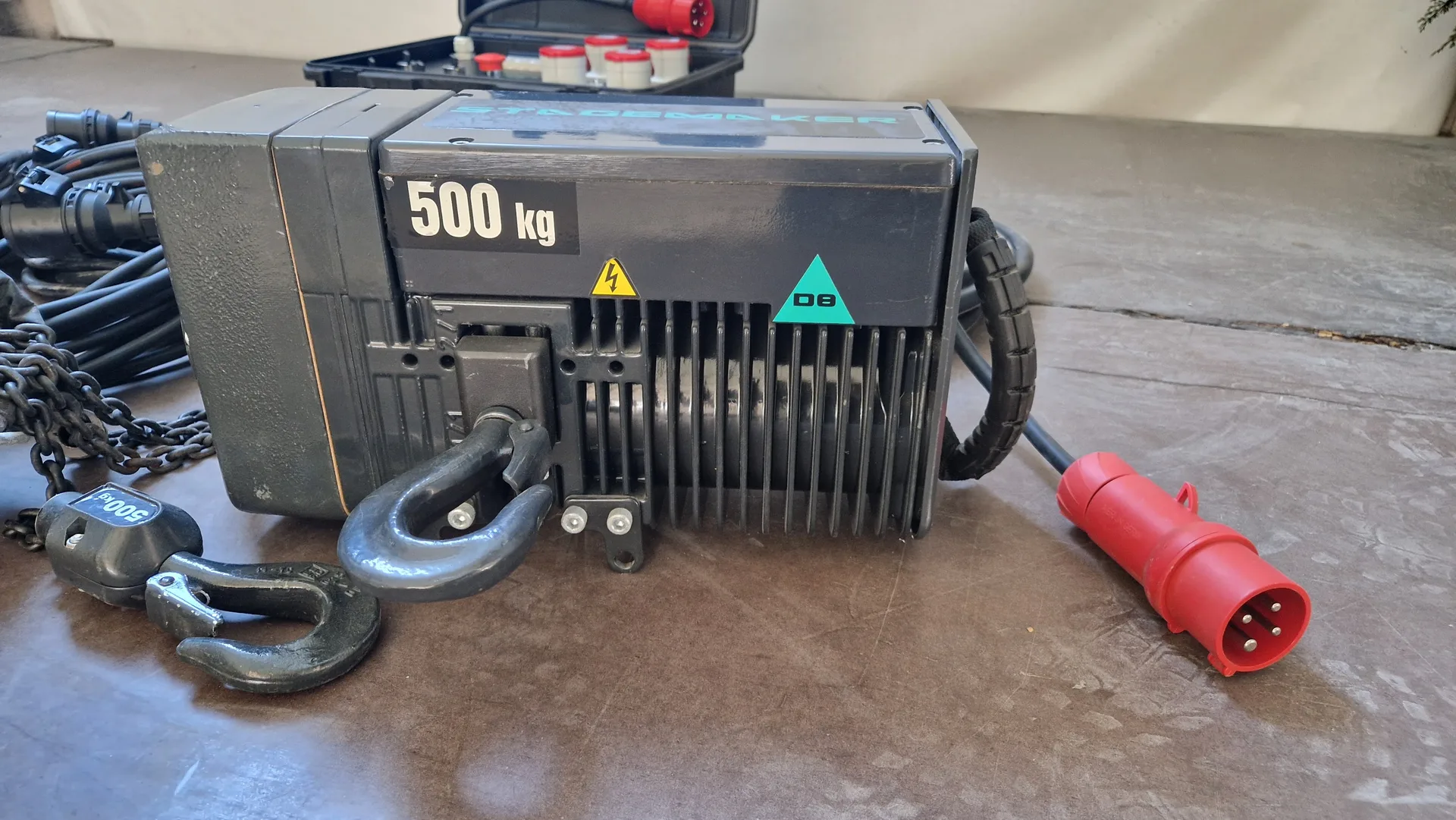 4 Verlinde 500kg motorized hoists + control box