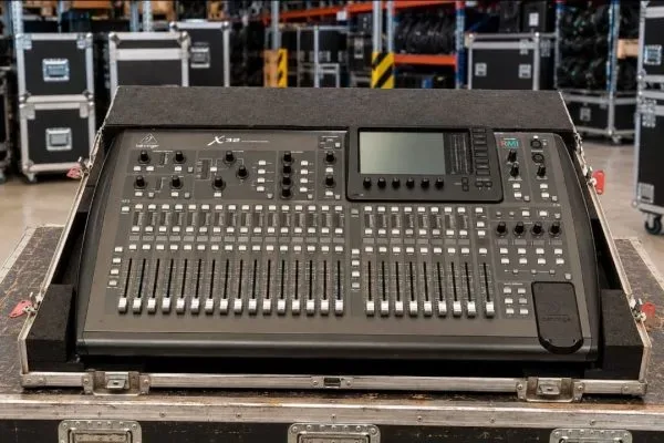 BEHRINGER X32 