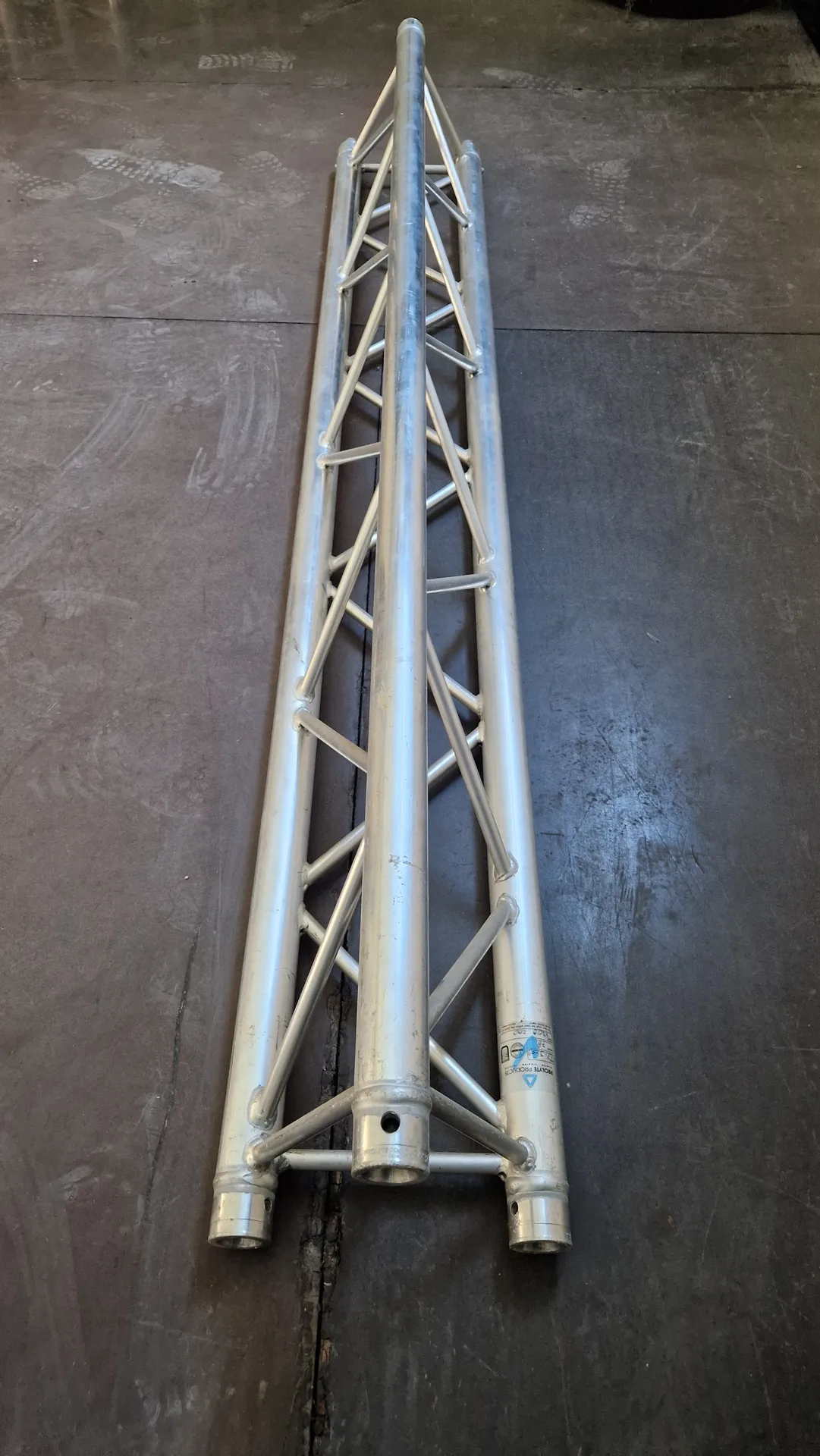 Triangular Aluminium Truss - 2 m - 28 pieces