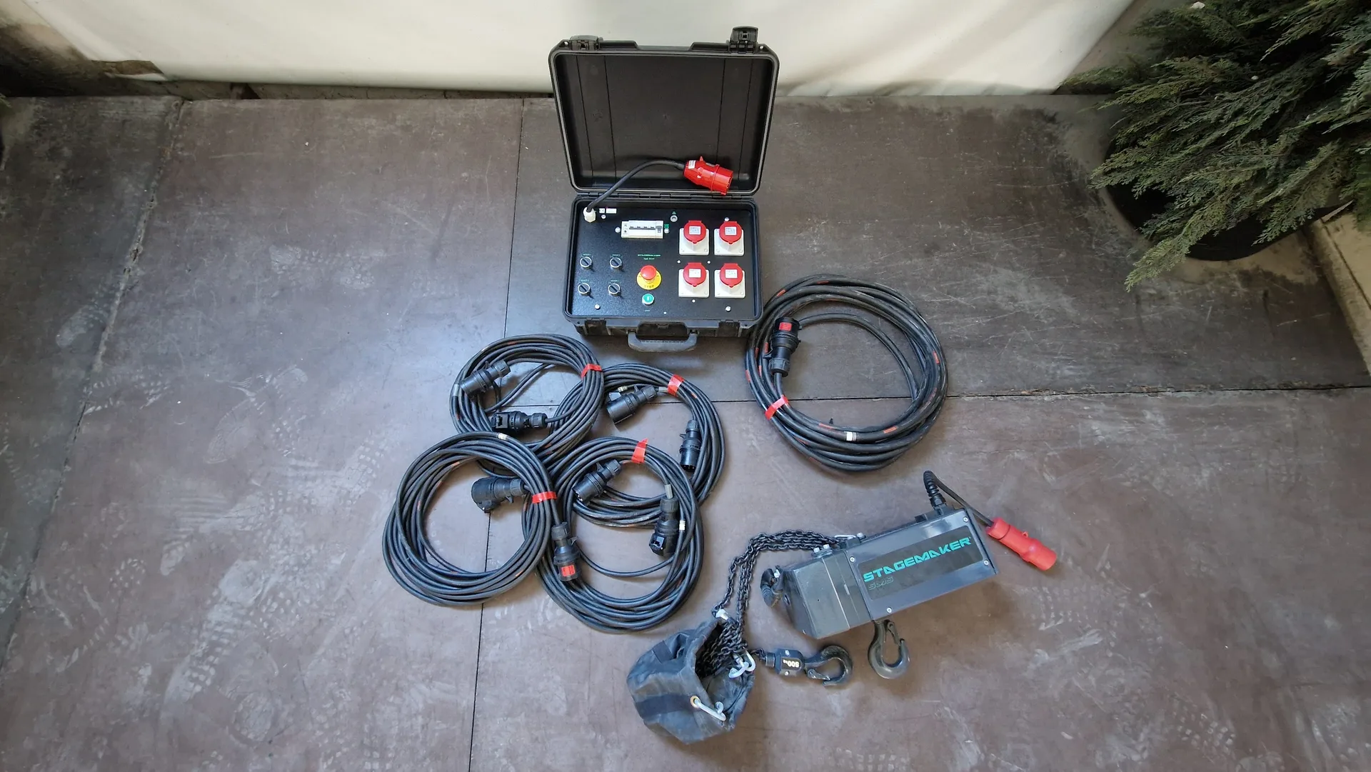 4 Verlinde 500kg motorized hoists + control box